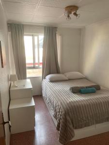 Postel nebo postele na pokoji v ubytování Piso Grande Amplio para grandes grupos 4 Dormitorios 2 baños,Asc 4AC y WIFI