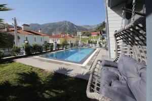 A piscina localizada em Marin Villaları Villa-2 ou nos arredores