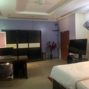 Televisyen dan/atau pusat hiburan di Health Plaza Abuja