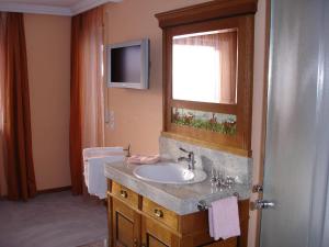 A television and/or entertainment centre at Haus Zudrell