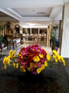 Un restaurant u otro lugar para comer en Prima In Hotel Malioboro