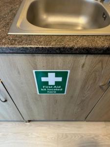 Jaywick SandsにあるLa Casa Greenawayのシンクと引き出し