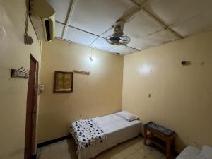 سرير أو أسرّة في غرفة في Addis Guest House Djibouti