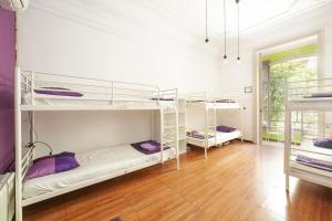 Posteľ alebo postele v izbe v ubytovaní Fabrizzios Terrace Hostel