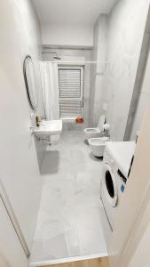 Ένα μπάνιο στο Your Home in Tirana