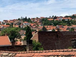 Výhľad na mesto Pécs alebo výhľad na mesto priamo z hotela