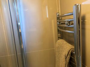 a shower in a bathroom with a towel at London x DM Weekly x Monthly Discounts x W13 in Greenford