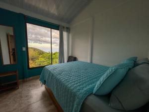 Llit o llits en una habitació de Casa Urraca, disfrutar de la magia de Monteverde!