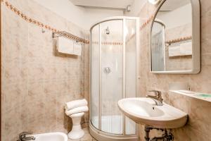 ห้องน้ำของ Hotel Arno Bellariva