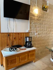 Televízia a/alebo spoločenská miestnosť v ubytovaní ila’s tiny house