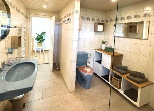 Koupelna v ubytování Gästhaus "Seeblick" + 37 fotografií