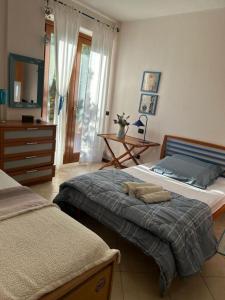 Säng eller sängar i ett rum på Casa al mare con giardino