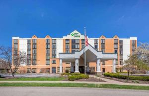 a hotel building with a flag in front of it at Extended Stay America Premier Suites - Pittsburgh - Cranberry Township - I-76 in Cranberry Township