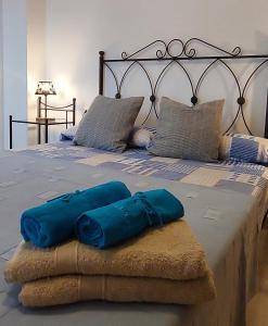 a large bed with blue pillows on top of it at Atico dúplex en Ametlla de Mar in L'Ametlla de Mar