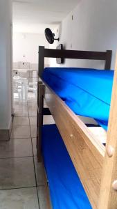 Двуетажно легло или двуетажни легла в стая в Casa 1 Caragua Porto Novo 900 metros da Praia