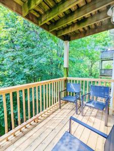 two blue chairs sitting on a wooden deck at Portsmouth Village Retreat in Kingston