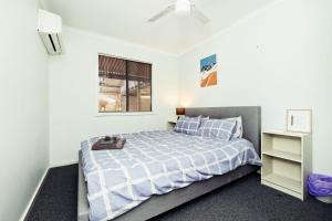 a bedroom with a bed and a window at 2 BR Granny Flat Near Airport in West Richmond