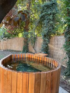 a wooden circular pool of water in a backyard at Hermosa Casita de Campo en Pirque in Pirque