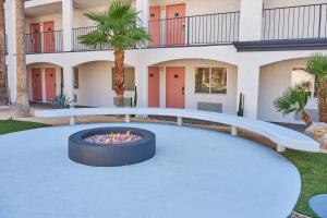 a fire pit in front of a building at Aqua Soleil Hotel and Mineral Water Spa in Desert Hot Springs