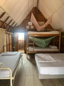 een kamer met 2 stapelbedden in een huis bij Sauka Loft in Rincón