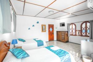 Postel nebo postele na pokoji v ubytování Maidith Galapagos Inn