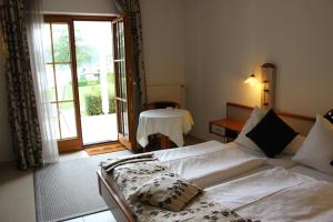 Posteľ alebo postele v izbe v ubytovaní Seehotel Paulitsch