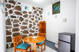 Kuchyň nebo kuchyňský kout v ubytování Maidith Galapagos Inn