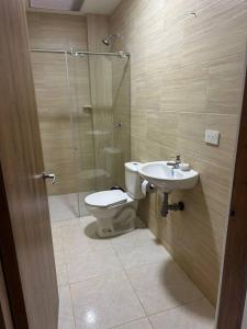 a bathroom with a toilet and a sink and a shower at Casa quintas pitalito in Pitalito