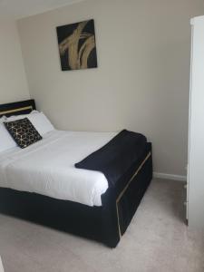 a bedroom with a black and white bed in a room at NB's Cozy Nook in Shevington