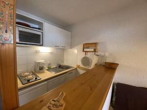 Virtuvė arba virtuvėlė apgyvendinimo įstaigoje Appartement Arêches-Beaufort, 2 pièces, 6 personnes - FR-1-342-317