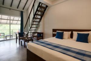 เตียงในห้องที่ Lario Resort Sigiriya