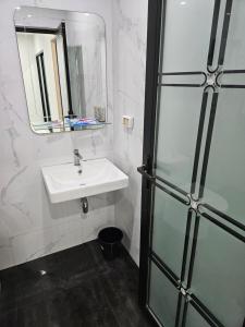 a bathroom with a sink and a mirror at PND apartment 코너룸 한국식 콘도 in Vientiane
