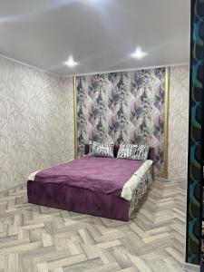 Katil atau katil-katil dalam bilik di Квартира посуточно Астана