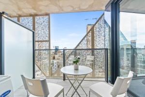 a room with a table and chairs and a large window at Taffy on Realm RundleMall Pool&Gym EasyLifestyle in Adelaide