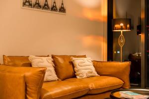 Χώρος καθιστικού στο Pure Luxury Modern Apt Heart of CBD Lev 24