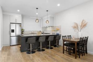 Woodforde 3BR house with an amazing view的厨房或小厨房
