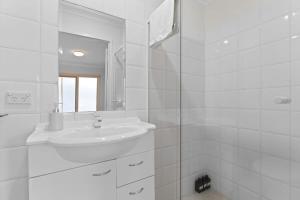 Koupelna v ubytování Family friendly CBD 3BR Apt Hurtle Square