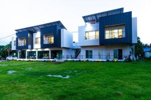 a large house with a yard in front of it at Seogwipo The Hyeyum Stay in Sangye-ri