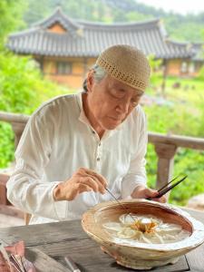 Επισκέπτες που μένουν στο Pension Gapyeong Chwiong Art Museum