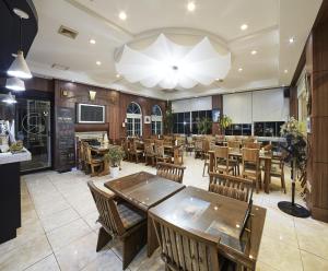 Restaurace v ubytování Goheung hayan noeul hotel