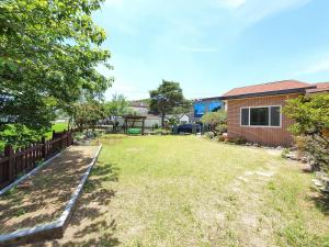 a yard with a fence and a house at Gyeongju Choice Kids Pension in Gyeongju +9 photos