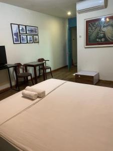 Letto o letti in una camera di Hanoi Eastern Gate Hostel & Spa