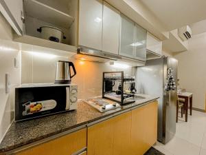 a kitchen with a toaster oven and a microwave at Deluxe 1br - Bgc Uptown - Netflix, Pool #oursw18j in Manila
