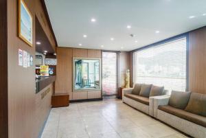 a waiting room with a couch and a window at Taean Beach Resort Pension in Taean