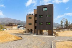 a building in the middle of a road at Gapyeong Meegasheel Family Pension in Gapyeong