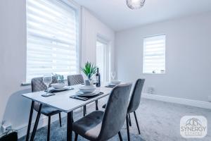 a dining room with a table and chairs at Sapphire House, Manchester - by Synergy Estates in Manchester