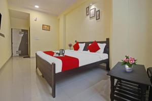 AK VILAS - BEST BUDGETED HOTEL IN JAIPUR客房内的一张或多张床位
