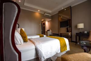 Letto o letti in una camera di The Mirah Hotel Bogor