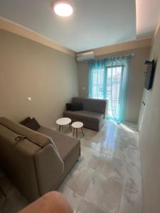 a living room with a couch and a table at Apartman Mirjana in Paralia Katerinis