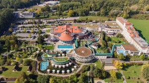 Bazén v ubytování Avita Resort Bad Tatzmannsdorf nebo v jeho okolí